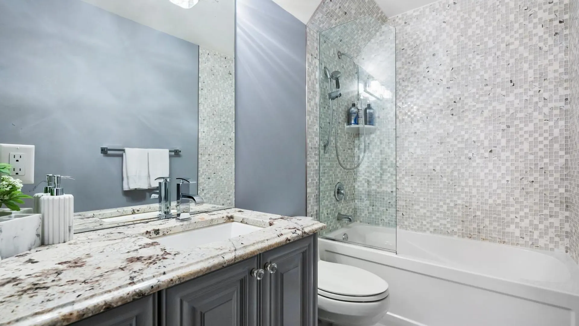 The Royal Ravine Luxury Retreat Villa Calgary Holiday home